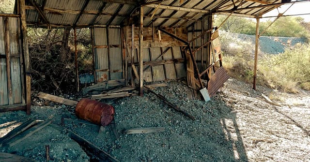 Abandoned shack at the Monte Cristo Mine
